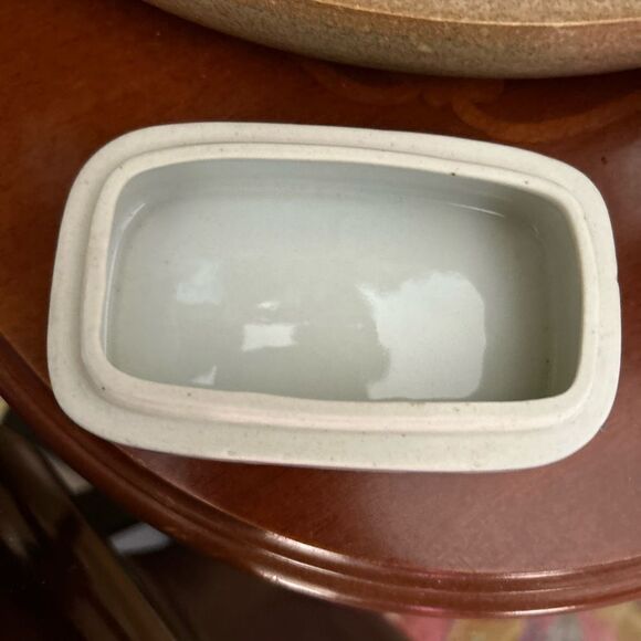 Small porcelain box with Asian floral design 4"wide1.5height - Picture 7 of 8